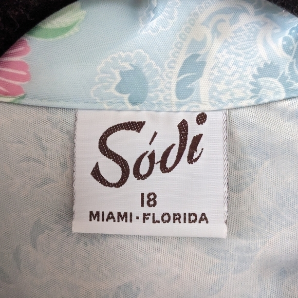 Vintage 1970s Sodi of Miami Florida Pastel Floral Blouse - Picture 3 of 7